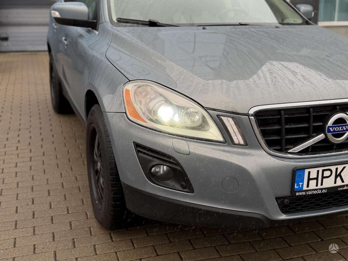 Volvo XC60 2011 — engine 2400 cm³, 205 HP (151kW)
