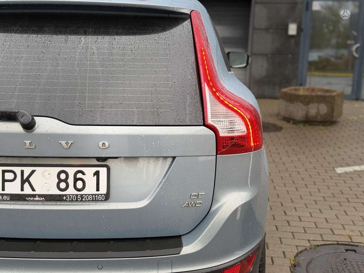 Volvo XC60 2011 — photo 8