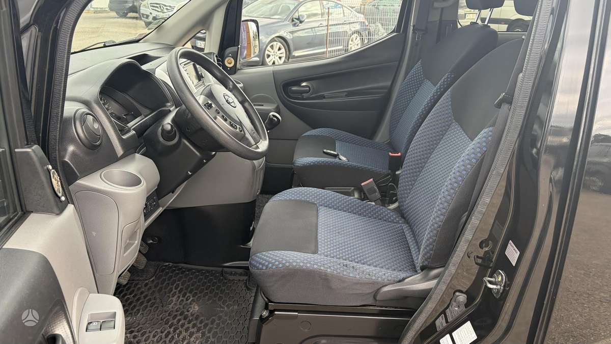 Nissan NV200 2015 — photo 12
