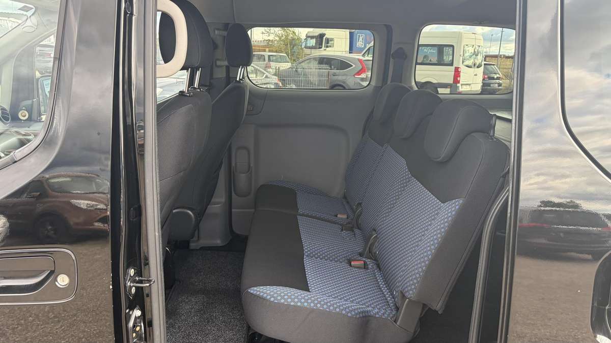 Nissan NV200 2015 — photo 14