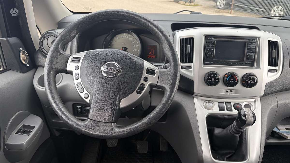 Nissan NV200 2015 — photo 15