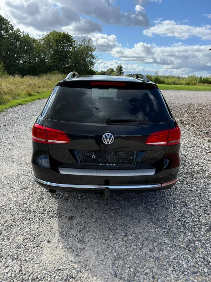 Volkswagen Passat 2011 — photo 12