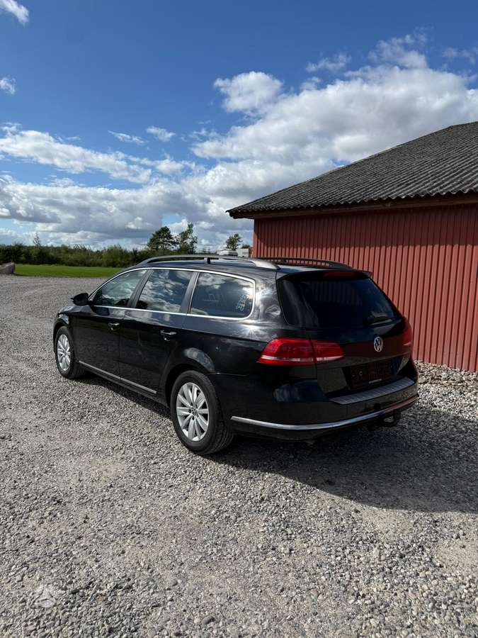Volkswagen Passat 2011 — photo 14