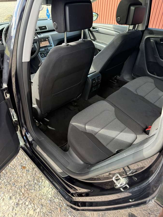Volkswagen Passat 2011 — photo 20