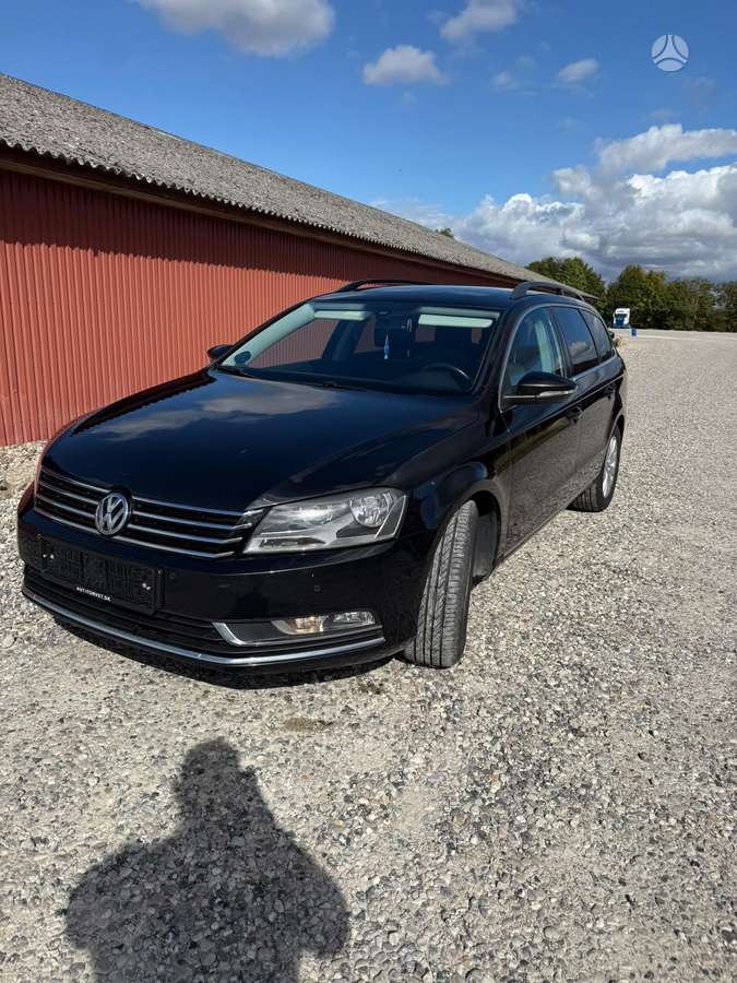 Volkswagen Passat 2011 — interior
