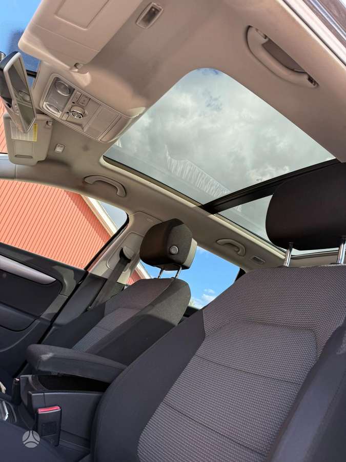 Volkswagen Passat 2011 — photo 5