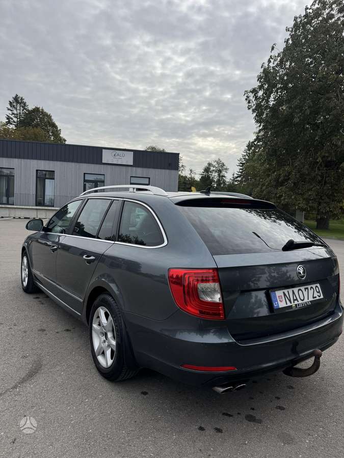 Skoda Superb 2013 — салон