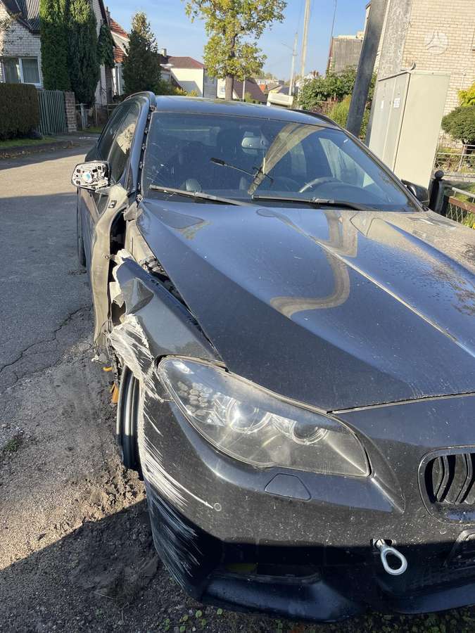 BMW 520 2011 — вигляд ззаду