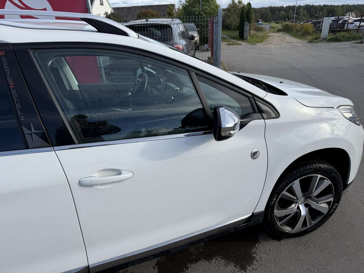Peugeot 2008 2015 — photo 11
