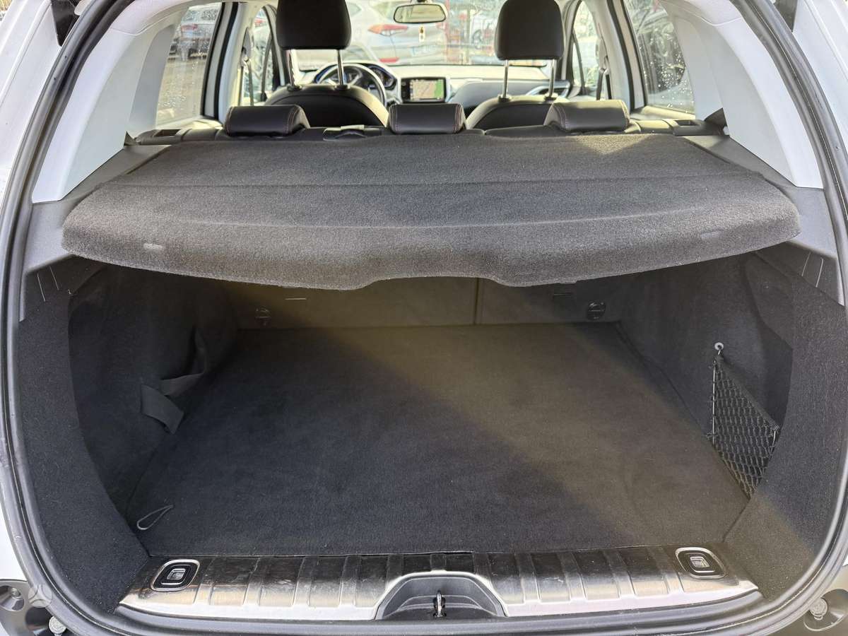 Peugeot 2008 2015 — photo 13