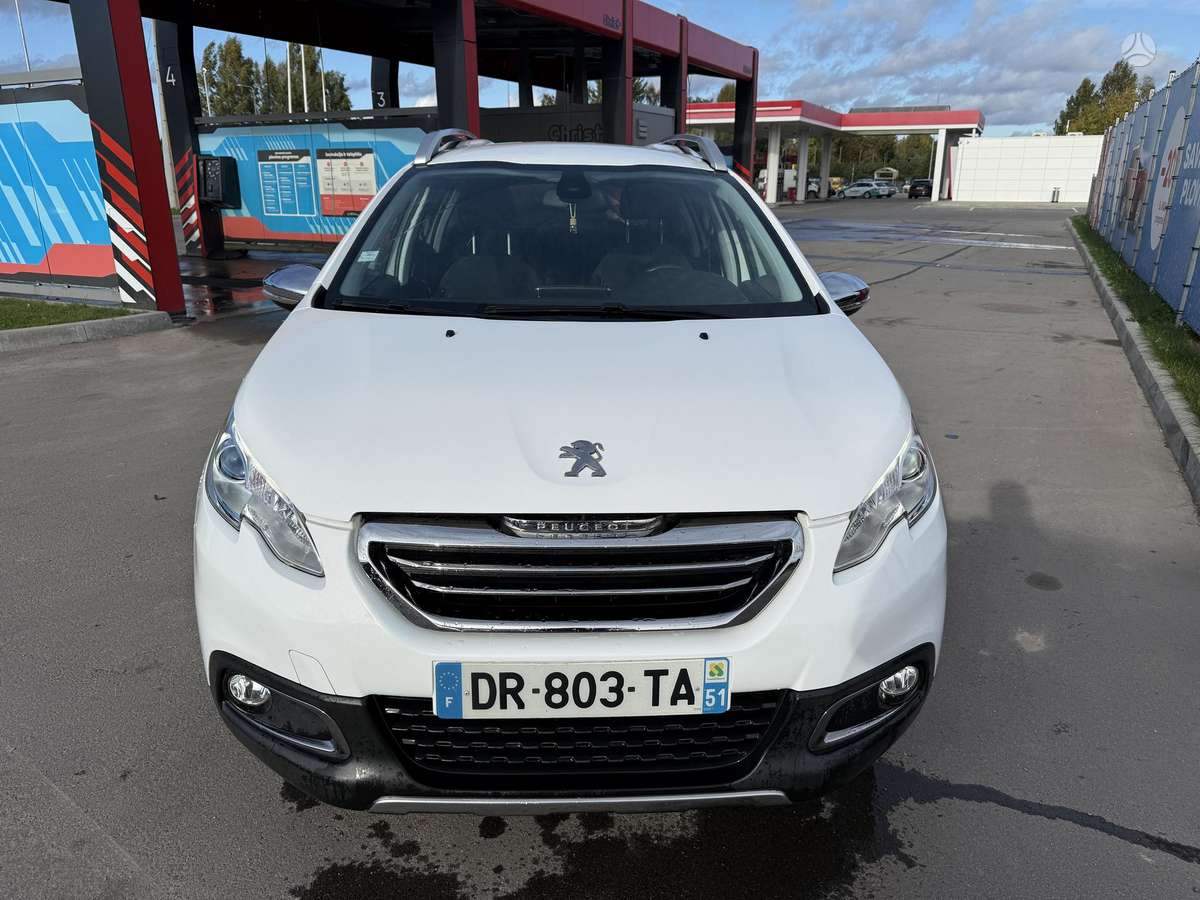Peugeot 2008 2015 — rear view