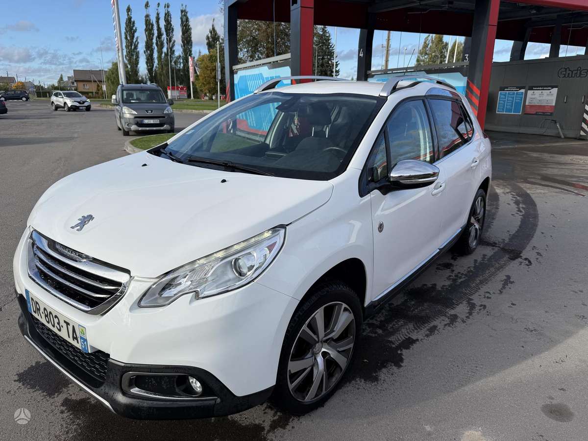Peugeot 2008 2015 — interior