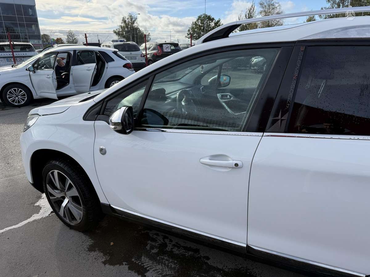 Peugeot 2008 2015 — engine 1199 cm³, 110 HP (81kW)