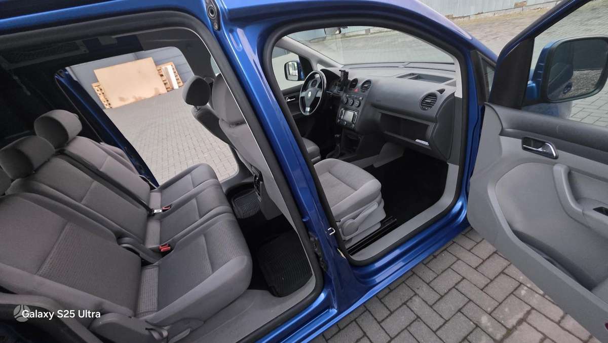 Volkswagen Caddy 2010 — салон