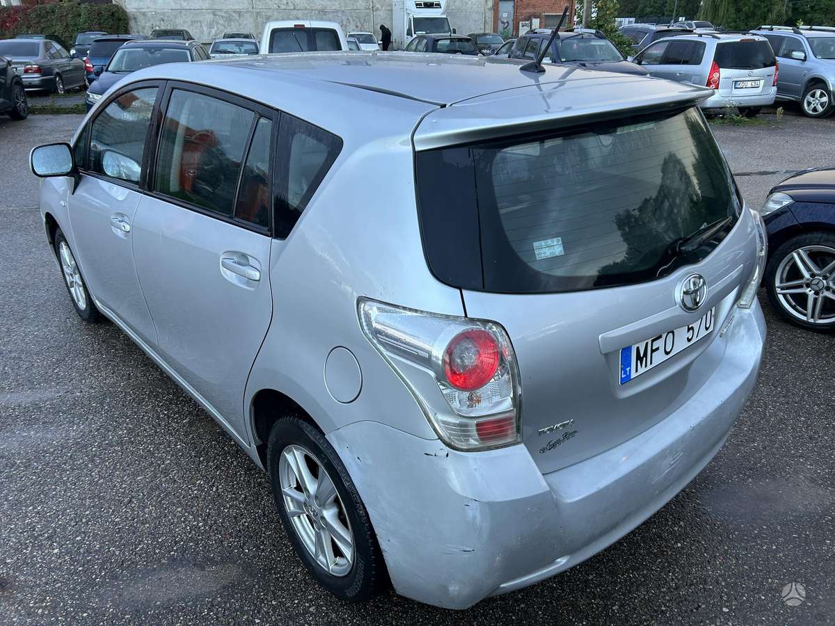 Toyota Verso 2010 — двигун 1998 cm³, 126 HP (93kW)