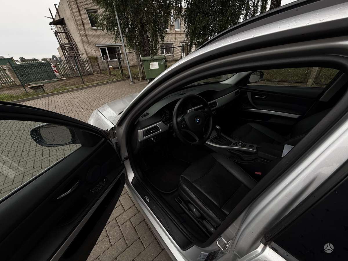 BMW 320 2010 — photo 10