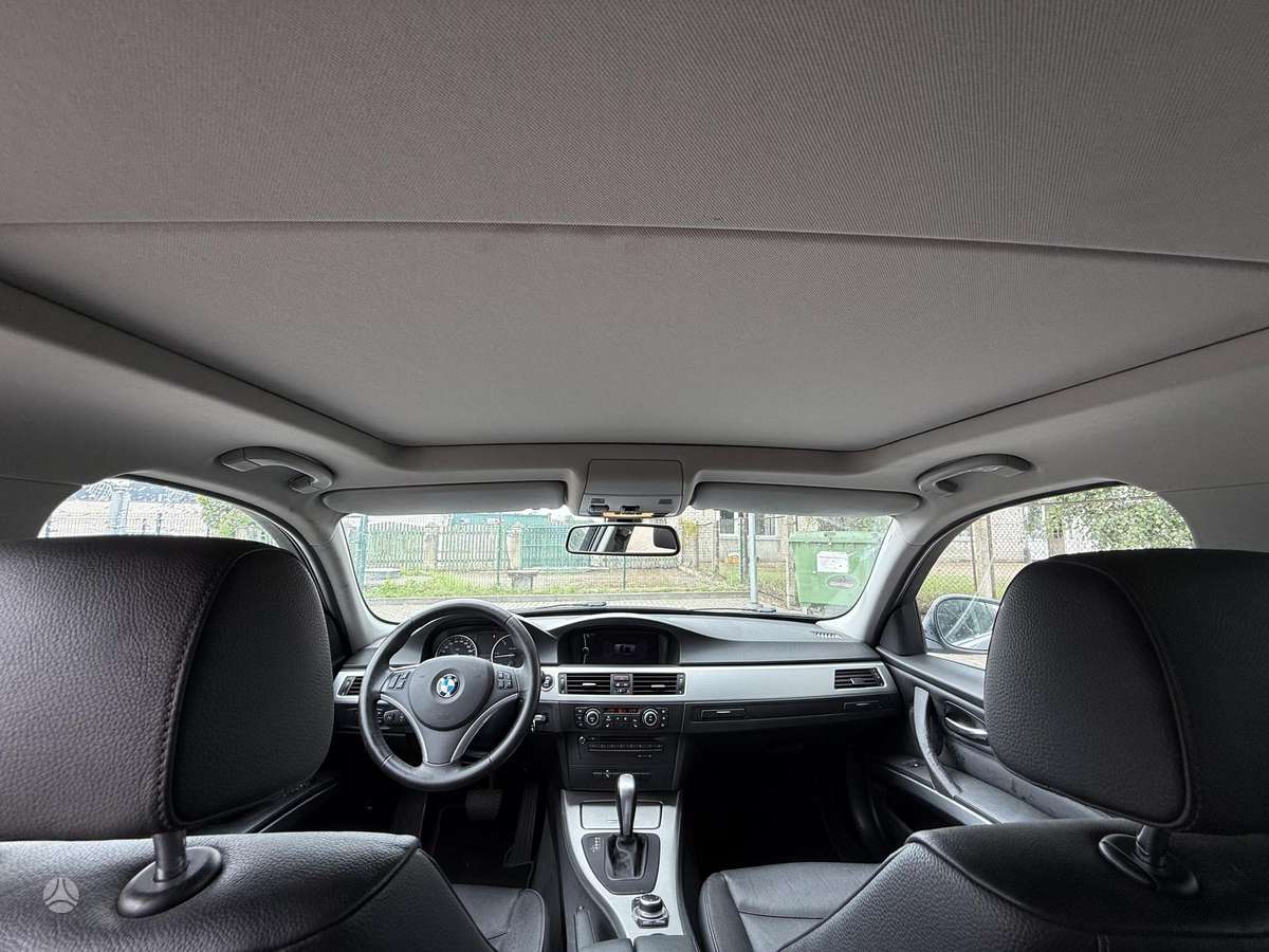 BMW 320 2010 — photo 12