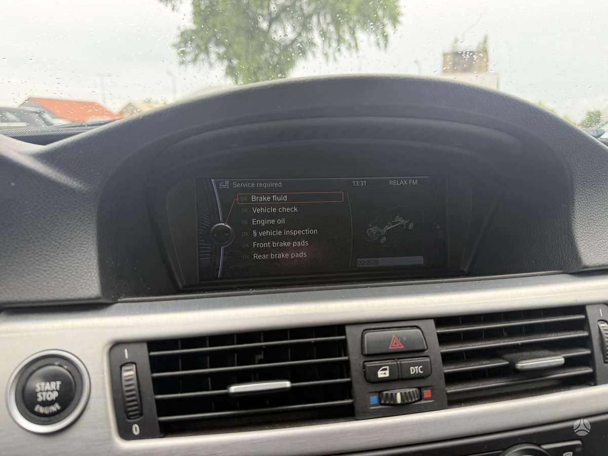 BMW 320 2010 — photo 13