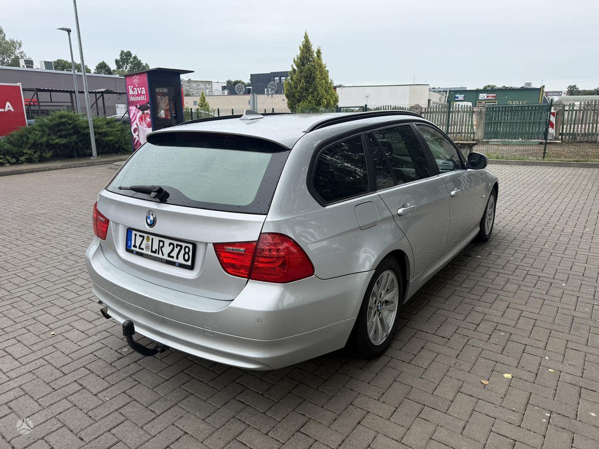 BMW 320 2010 — engine 1995 cm³, 143 HP (105kW)