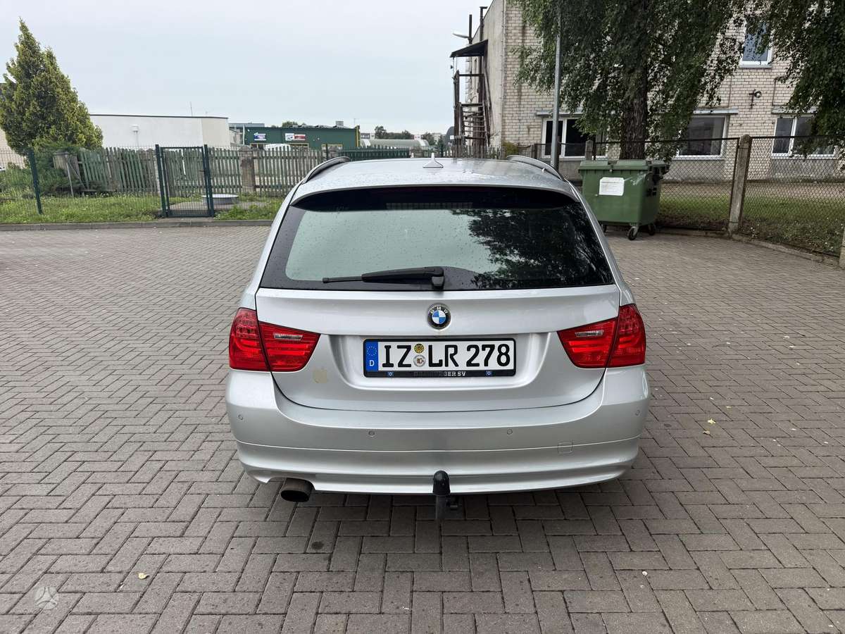 BMW 320 2010 — photo 5