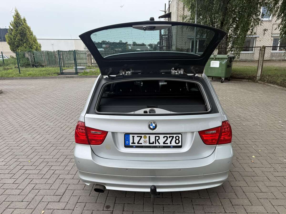 BMW 320 2010 — photo 6