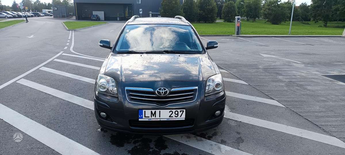 Toyota Avensis 2007 — rear view
