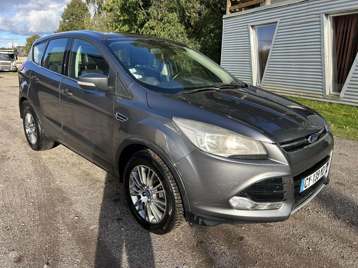 Ford Kuga 2013 — rear view