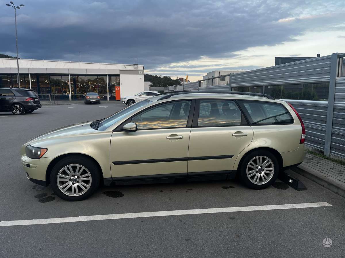 Volvo V50 2006 — вигляд ззаду