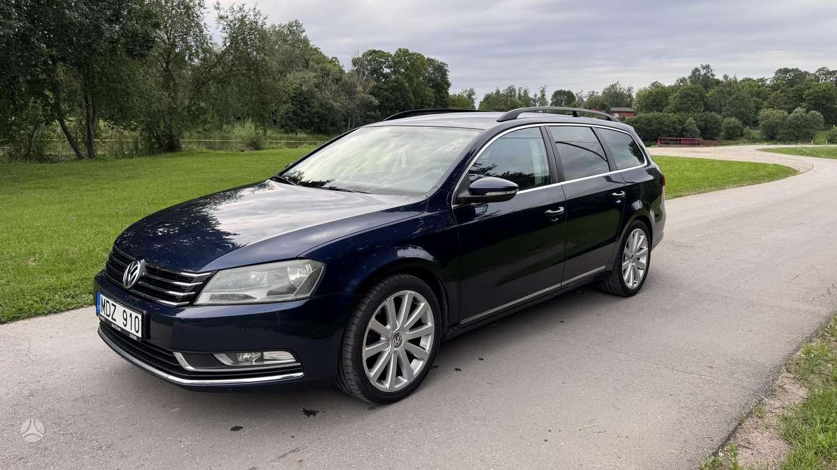 Volkswagen Passat 2013 — вигляд ззаду