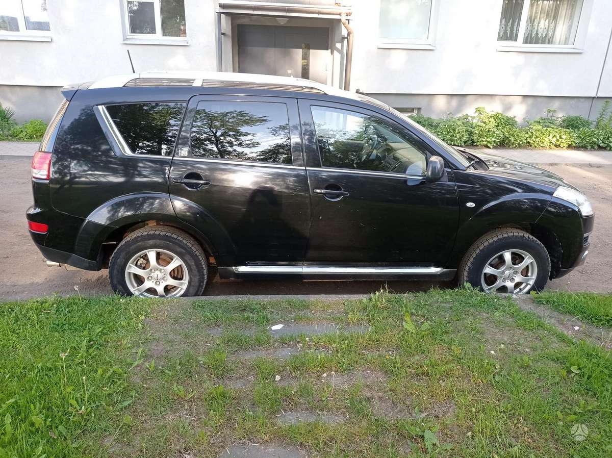 Citroen C-Crosser 2010 — салон