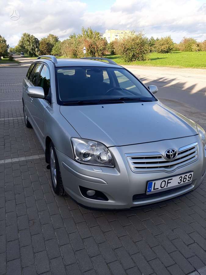 Toyota Avensis 2006 — rear view