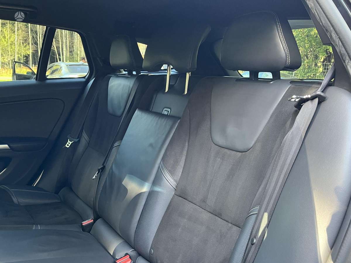 Volvo V60 2014 — photo 13