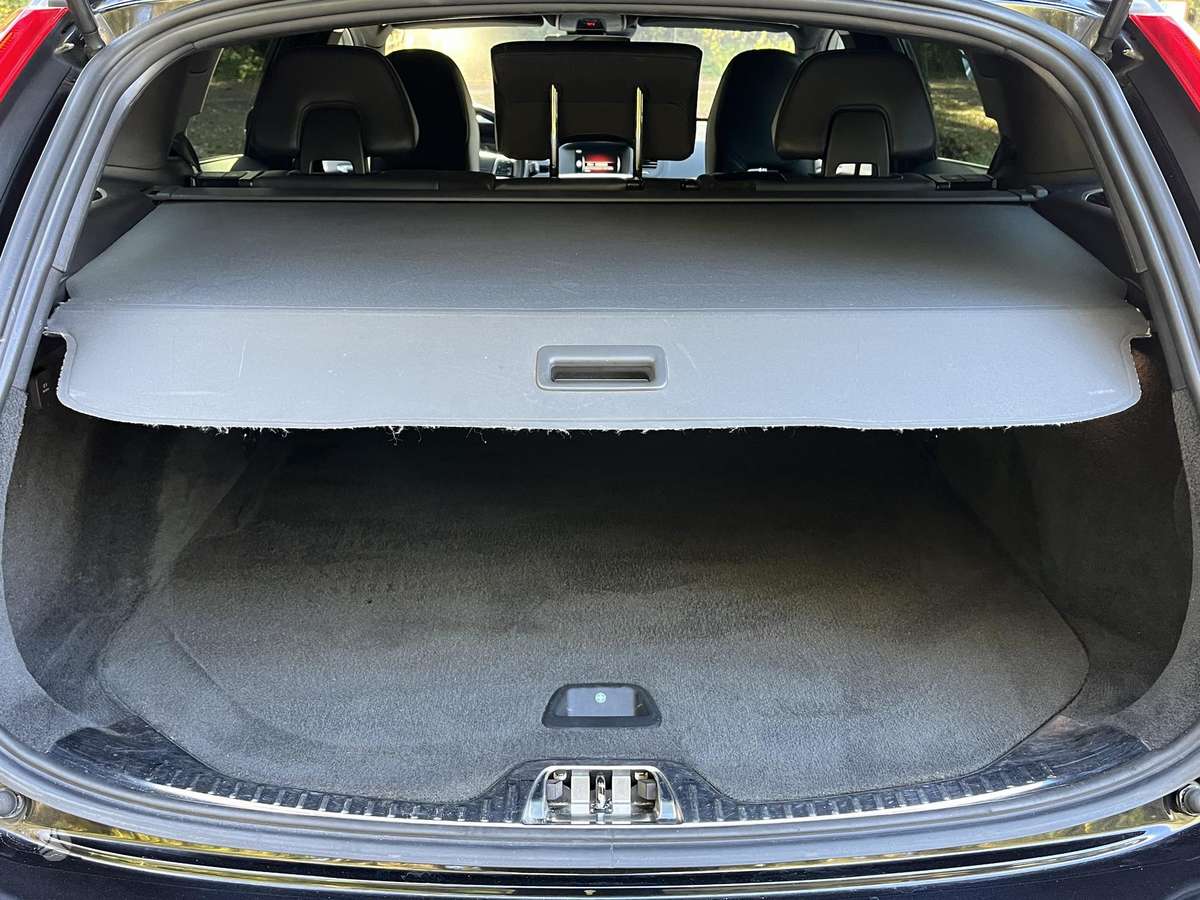 Volvo V60 2014 — photo 17
