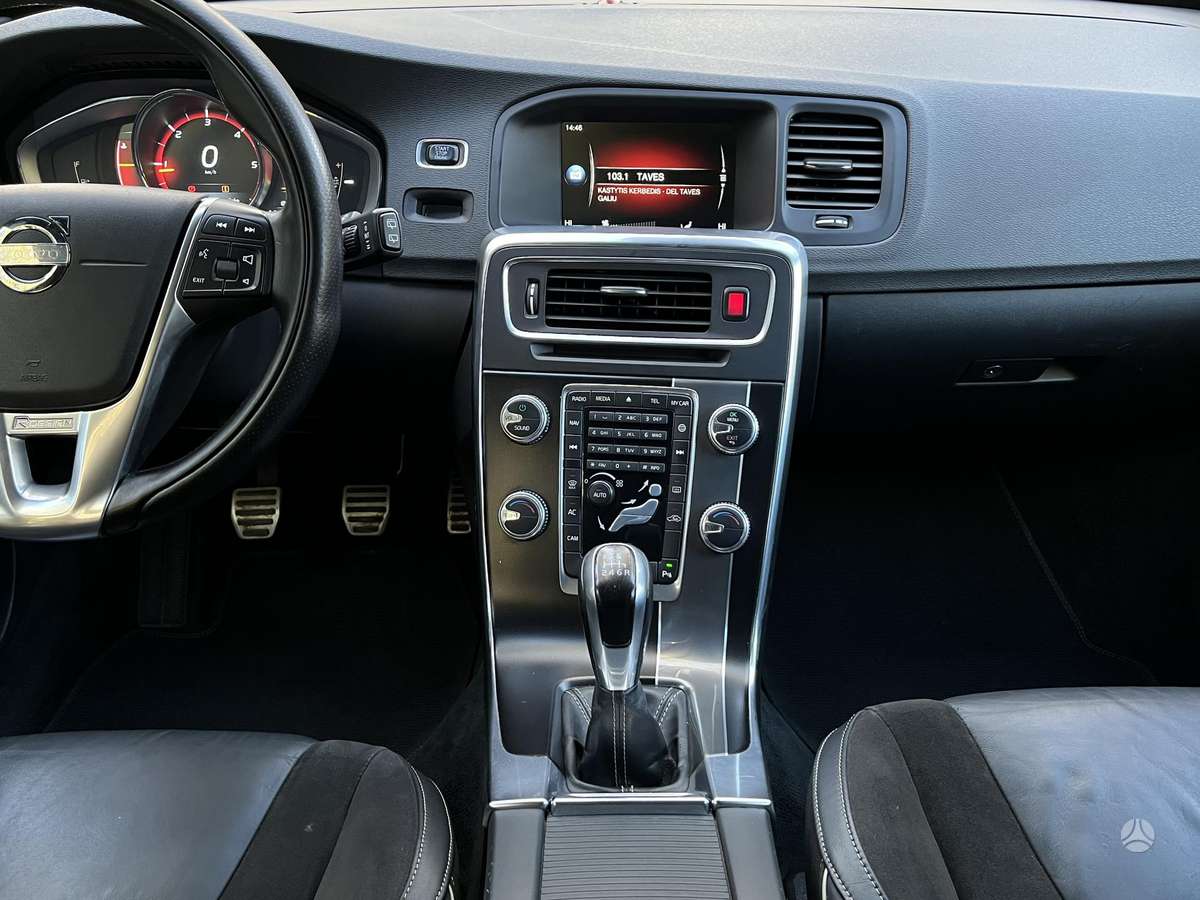 Volvo V60 2014 — photo 19