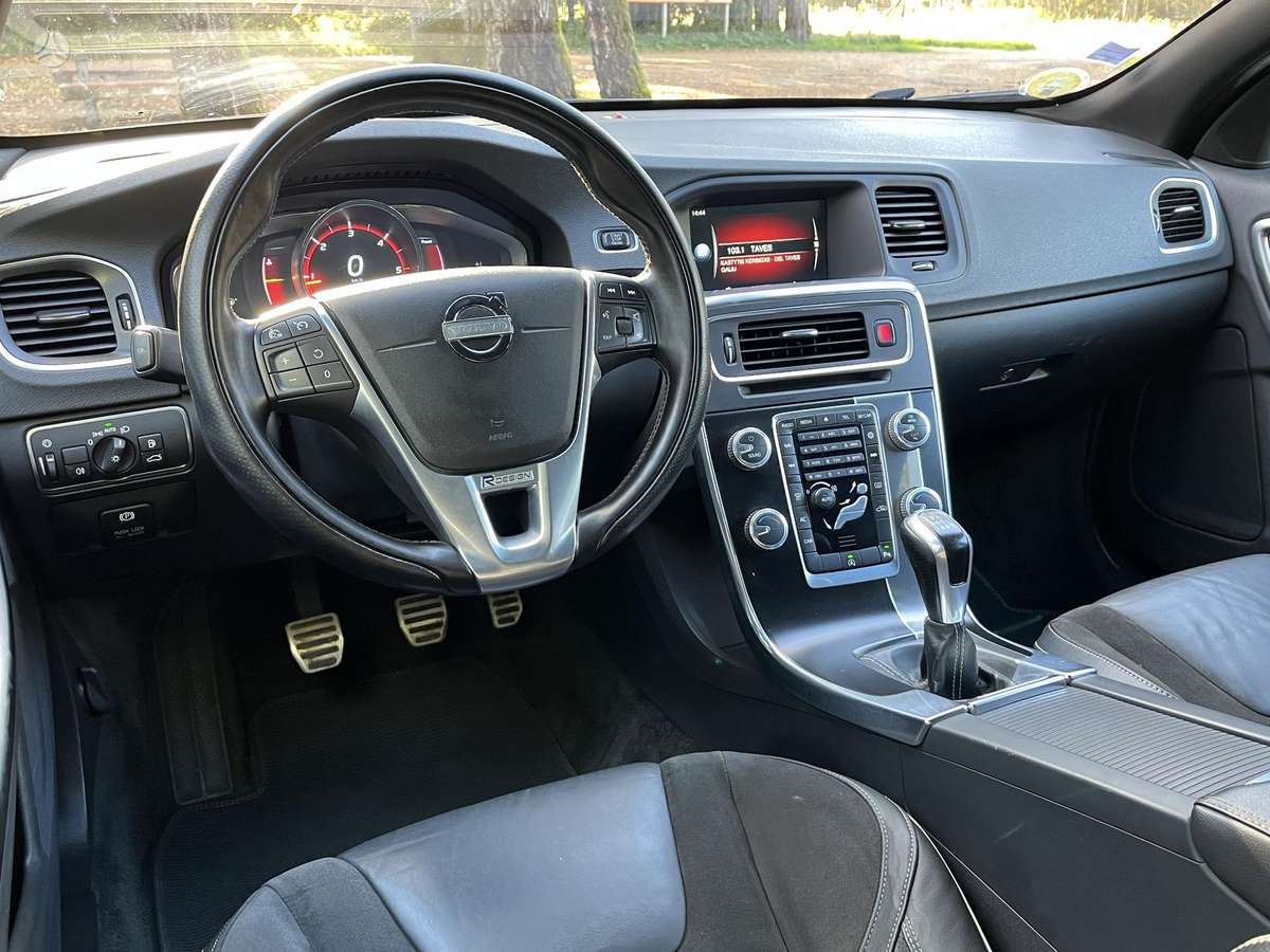 Volvo V60 2014 — photo 21