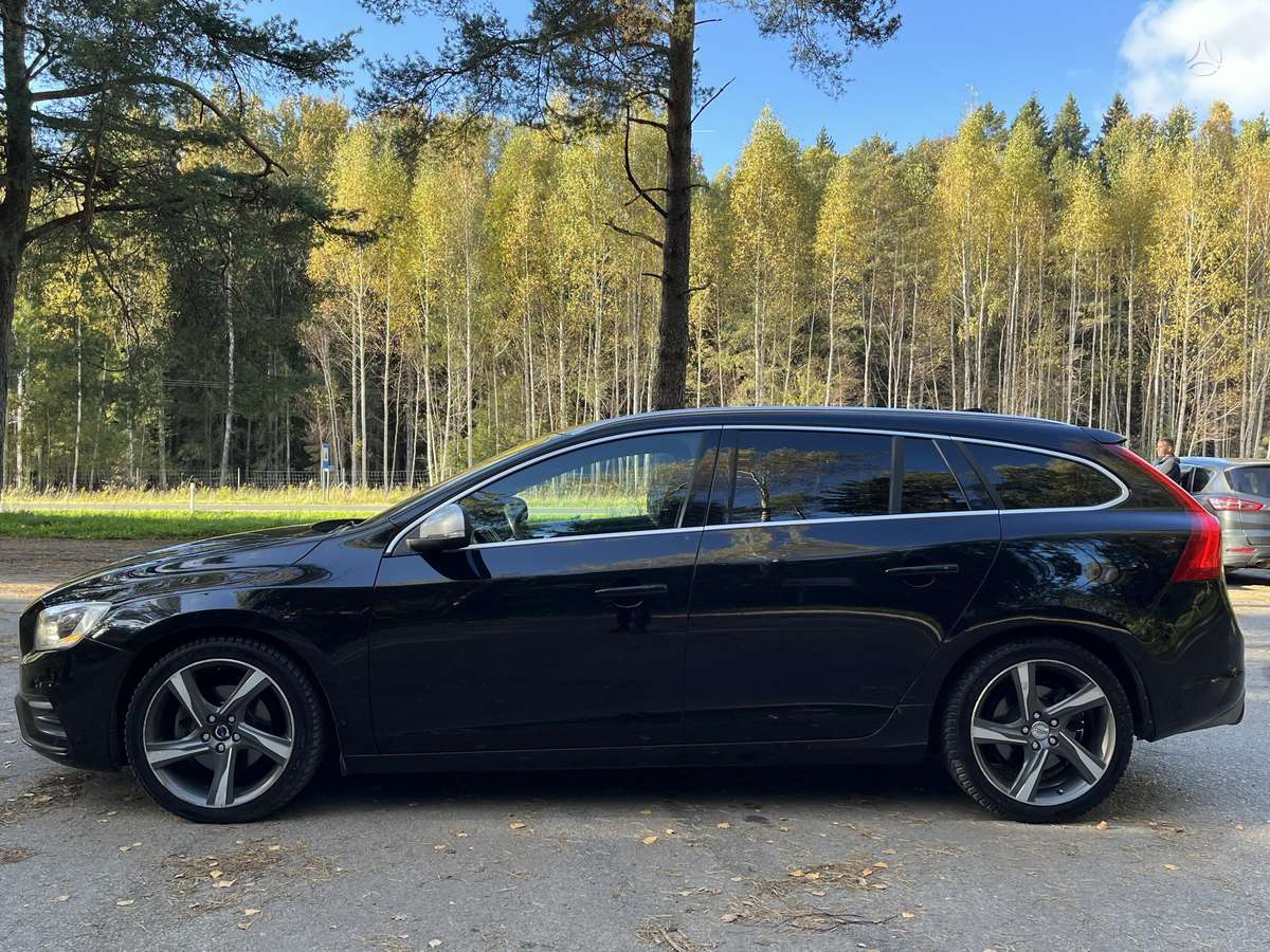 Volvo V60 2014 — interior