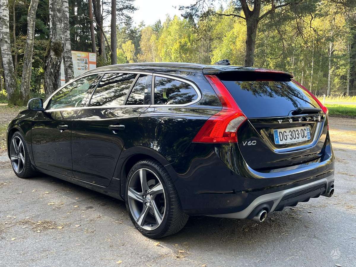 Volvo V60 2014 — engine 1969 cm³, 181 HP (133kW)