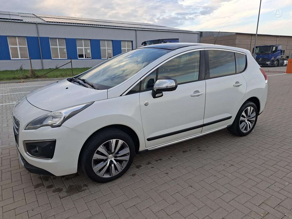 Peugeot 3008 2015 — rear view