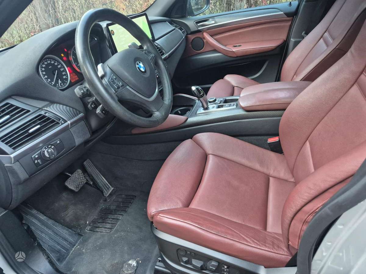 BMW X6 2010 — rear view