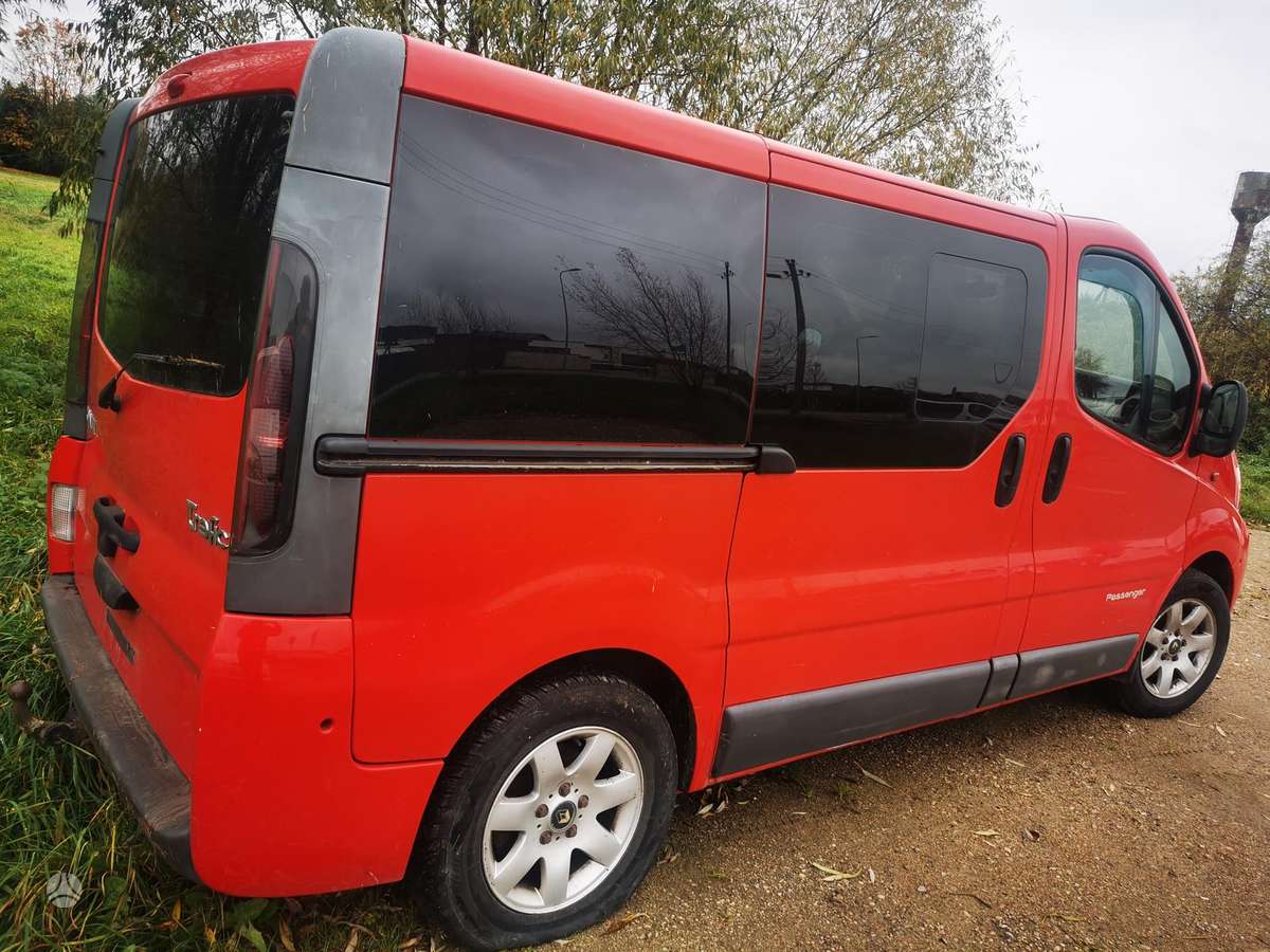 Renault Trafic 2007 — rear view