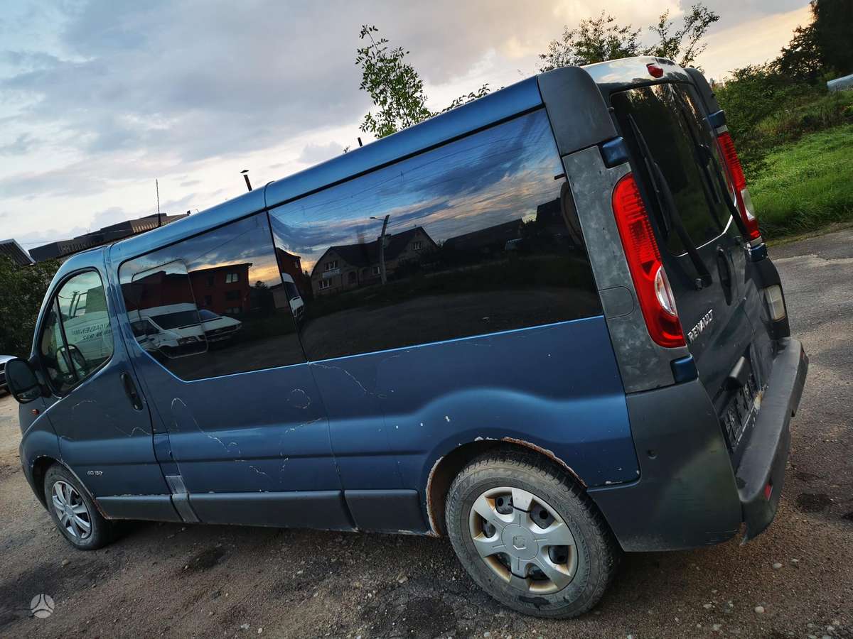 Renault Trafic 2007 — rear view