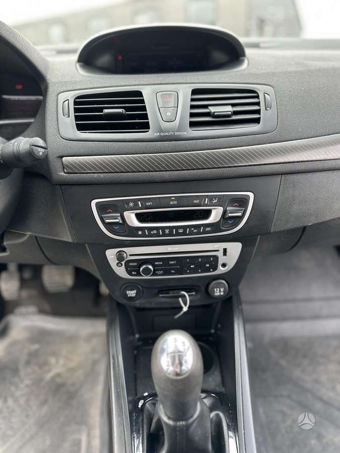 Renault Megane 2012 — photo 15