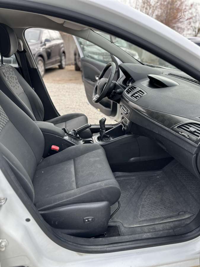 Renault Megane 2012 — photo 17
