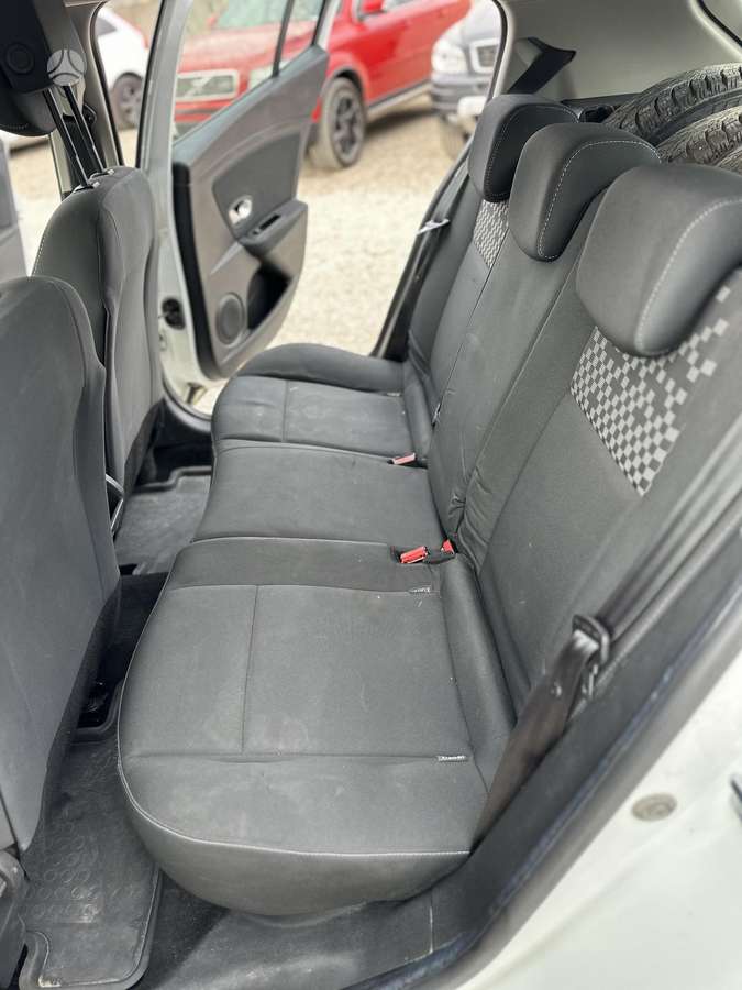Renault Megane 2012 — photo 19