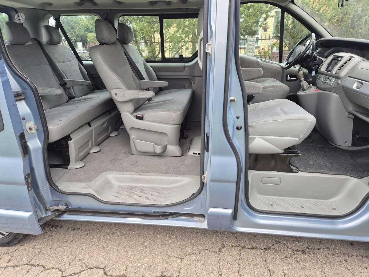 Opel Vivaro 2010 — photo 12