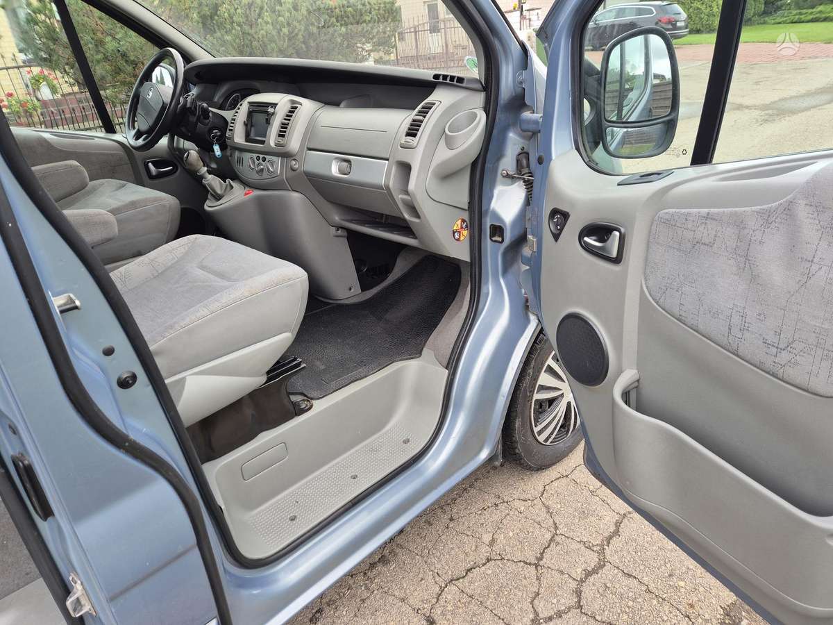Opel Vivaro 2010 — photo 13