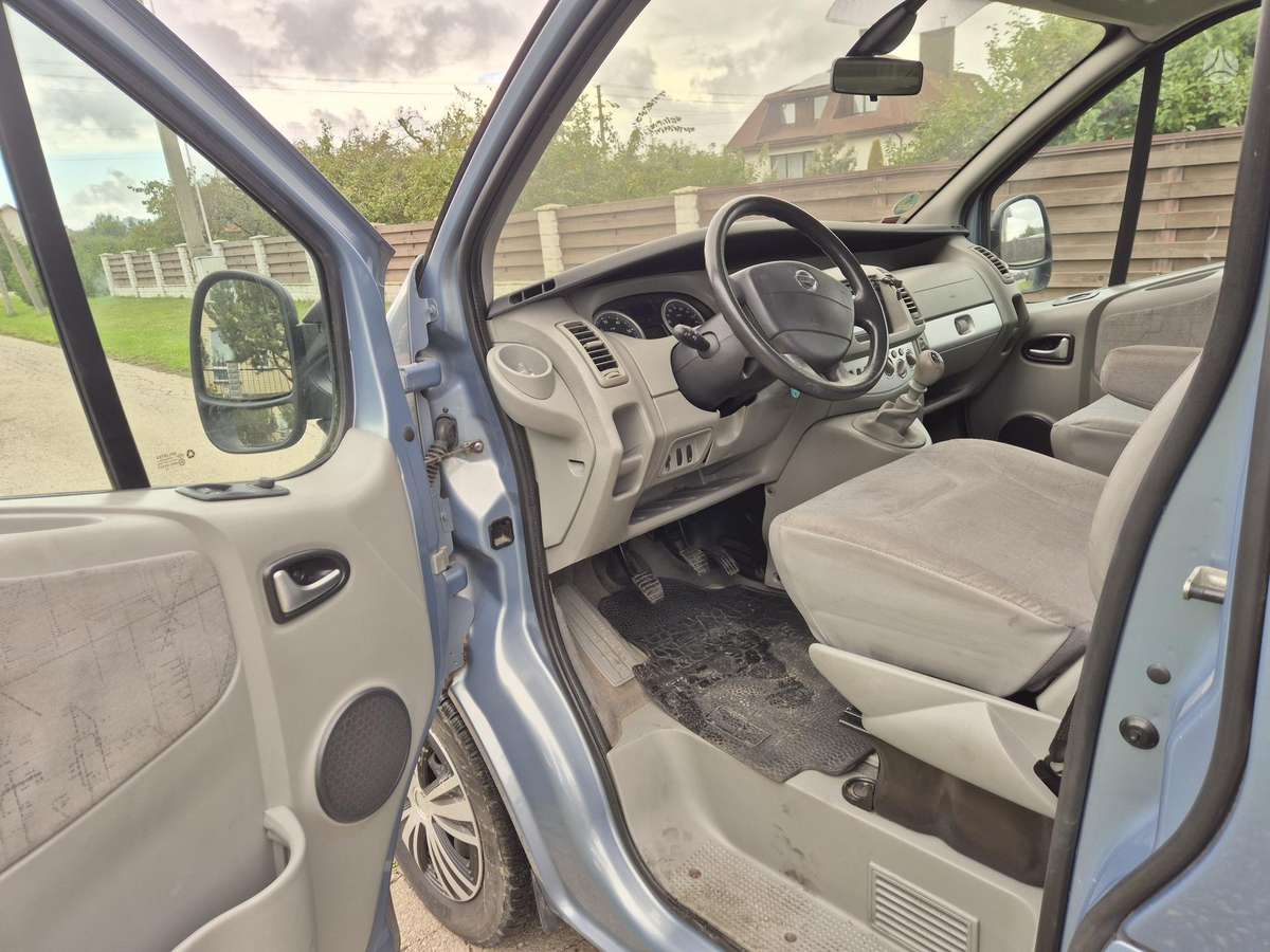 Opel Vivaro 2010 — photo 20
