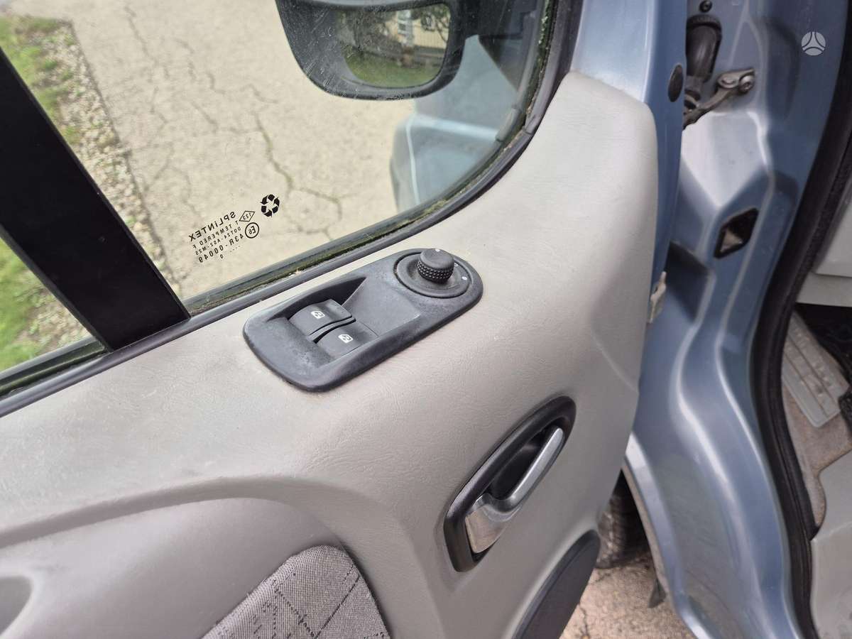 Opel Vivaro 2010 — photo 21