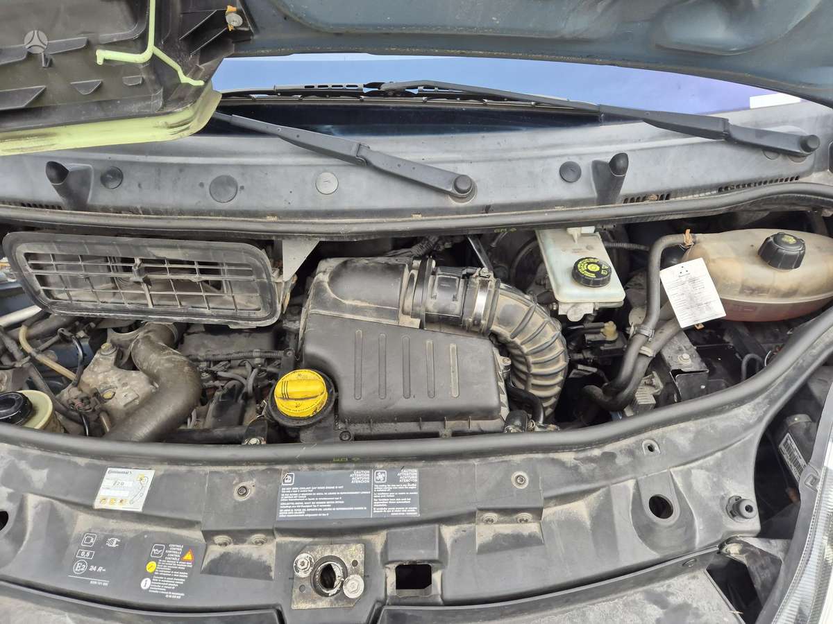 Opel Vivaro 2010 — photo 25