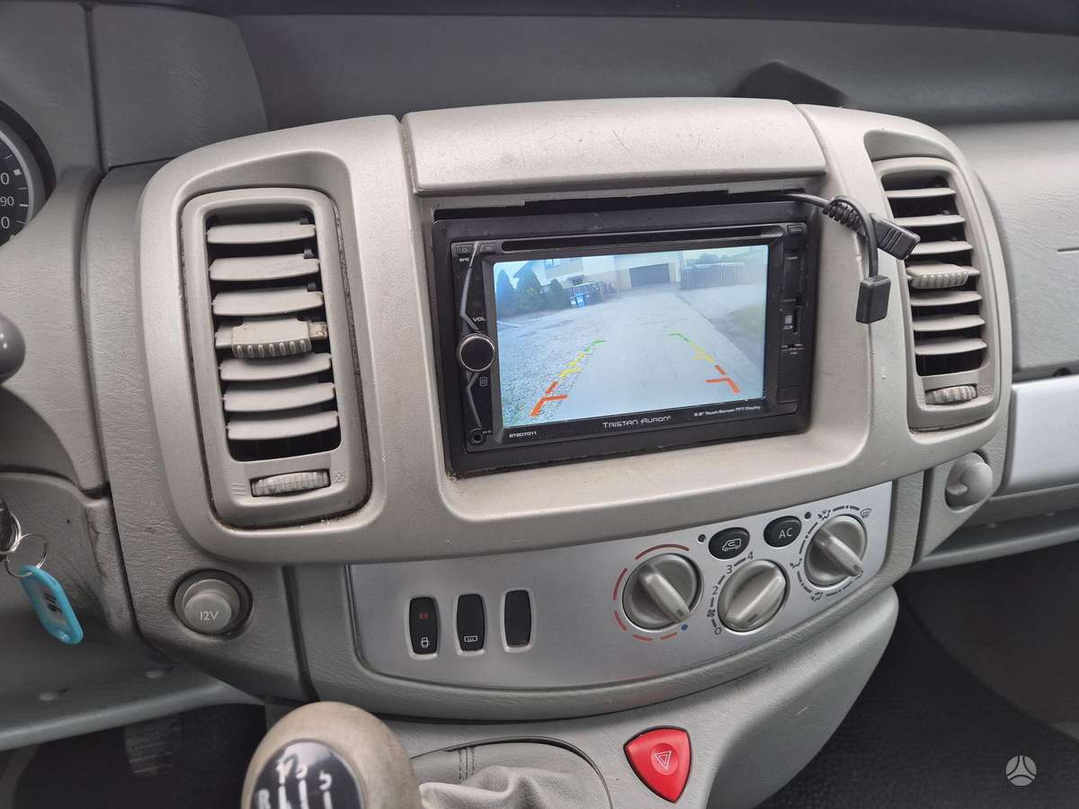 Opel Vivaro 2010 — photo 27